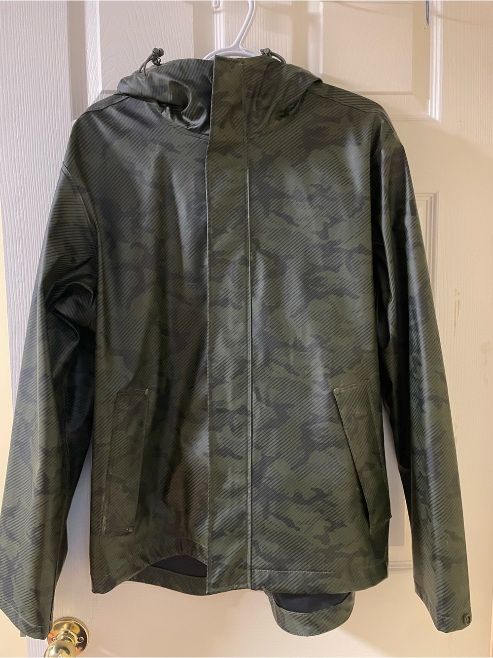 Men's Camouflage Helly Hansen Hooded Jacket - Size Medium